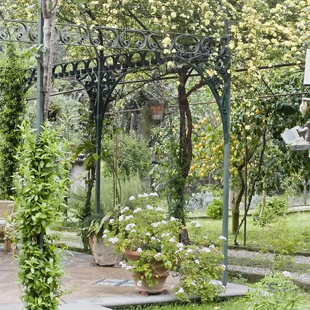 Lidia Bed & Breakfast 4*